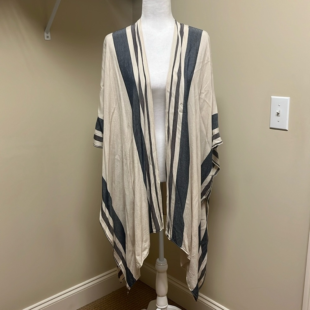 Kimono, cover up, tunic, coverall. Wear a million ways.